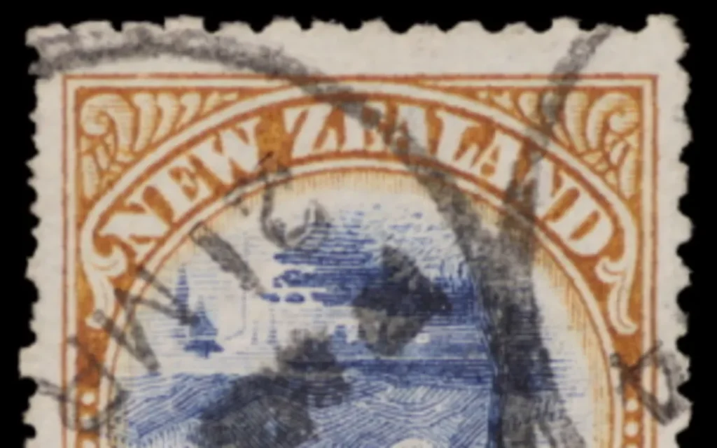 Sello postal raro de Nueva Zelanda con la imagen del Lago Taupō invertida, error de impresión de 1903 considerado único en la filatelia mundial