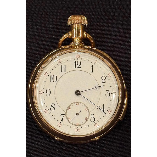 Reloj de bolsillo de oro de 18 quilates perteneciente a Isidor Straus, pasajero del Titanic, pieza récord vendida en subasta pública.
