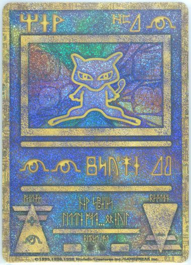 Carta Pokémon Ancient Mew holográfica promocional con diseño dorado y símbolos antiguos