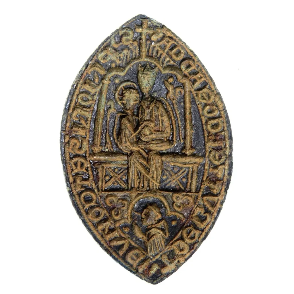 Matriz de sello medieval del siglo XIII asociada al Priorato de Butley, encontrada en Suffolk, Inglaterra, con representación de la Virgen María y el Niño Jesús.